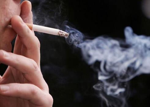 زنان سیگاری زودتر درگیر بیماری های ریه می شوند