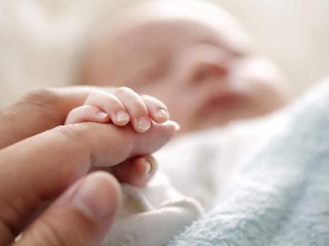 شایع ترین بیماری نوزادان که والدین با یبوست اشتباه می گیرند