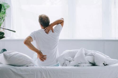 علت تشدید کمردرد در ساعات اولیه بامداد