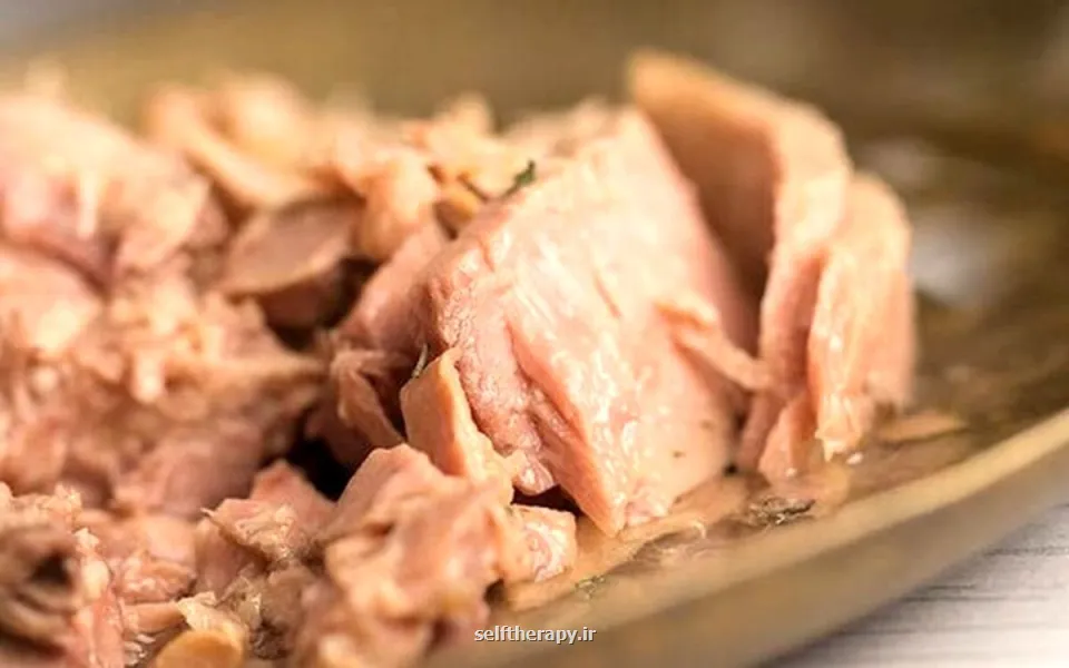 متخصصان تغذیه ماهی تن را به چه صورت مصرف می کنند؟